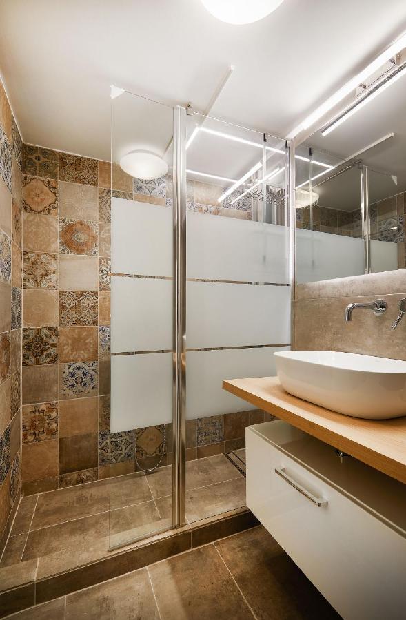 Chloe Boutique Apartments Nikis Ateny Zewnętrze zdjęcie